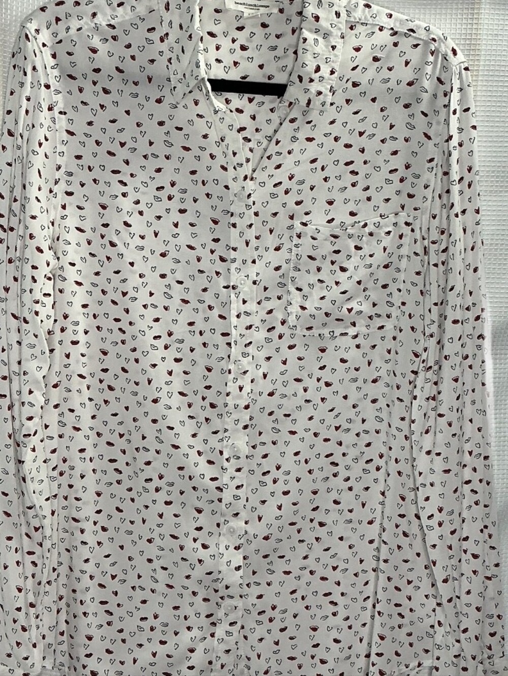 beachlunchlounge White Button-Down Shirt with Red Heart Print